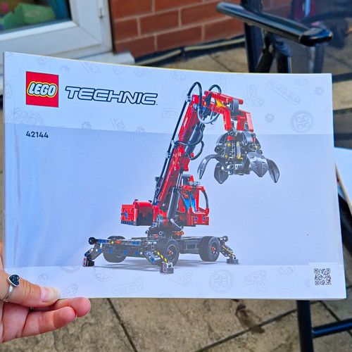 Lego technic set 42144 - lego,